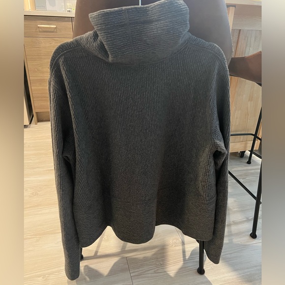 Lululemon Retreat Yourself Pullover, Heathered Graphite Grey, like new worn once - Picture 3 of 4